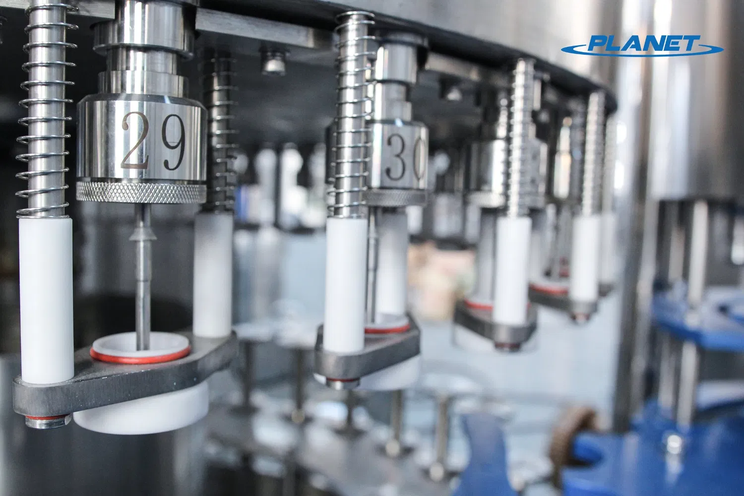 Liquor Drinks Rotary Type Cocktails Whisky Goblet Glass Martini Cup Filling and Sealing Machine